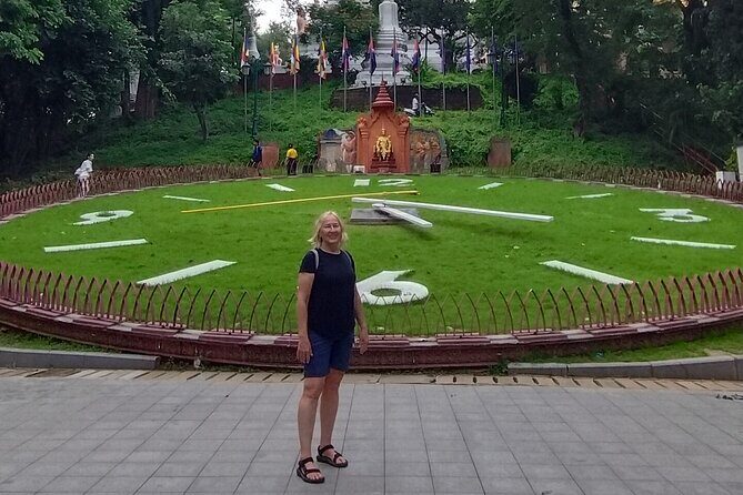 10 Stop Phnom Penh Tour by Tuk-Tuk, includes S21 & Killing Fields - Lady Penh Statue (Wat Phnom Daun Penh): A Clean Ending to a Dense Day