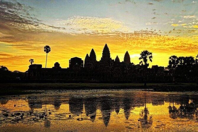 2-Day Phnom Penh to Siem Reap and Angkor Wat Temples - Skun Spider Sanctuary: a fun 15-minute culture detour