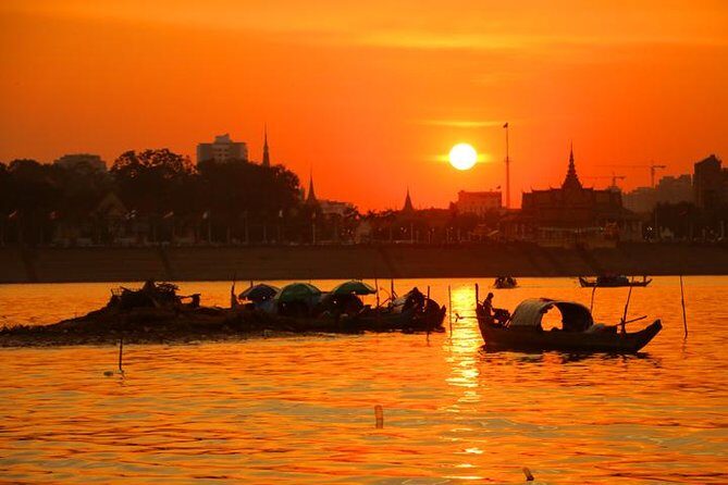 2hours Private Sunset Cruise with unlimited beer, soft drinks and Tour guide - Setting Off From Preah Sisowath Quay (Meeting Point You Can Find)