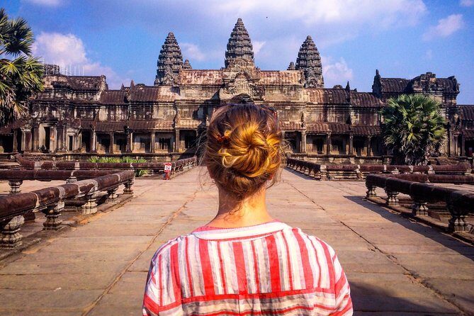 4-Day Cambodia Highlights Tour from Phnom Penh with Angkor Wat - Day 3 to Tonle Sap: Kompong Phluk and a Senteurs d’Angkor Workshop