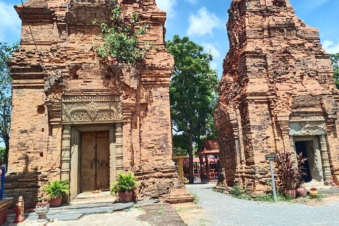 A Day Trip to Angkor Wat, Bayon, Taprohm from Phnom Penh - Ta Prohm (the Tomb Raider temple): best time for photos