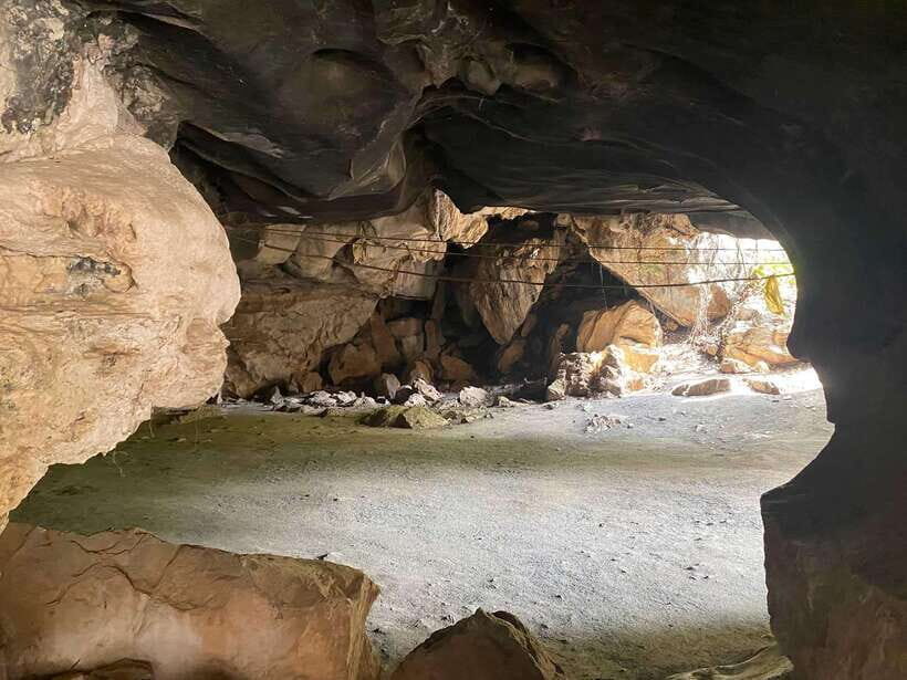 A Day Trip to Kep Beach and Kampot from Phnom Penh - Phnom Chhngok Cave Temple: a quiet scenic pause with temple energy