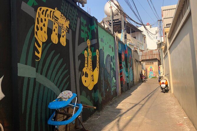 An Afternoon of Contemporary Art in Phnom Penh by Tuk Tuk - FACTORY Phnom Penh and Bassac Lane: the art world in motion