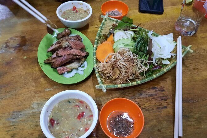 Authentic Walking Food Tour with Local Guide - Stop 3: Cambodia–Vietnam Friendship Monument and Nhom Banh Chok Som Lor Khmer