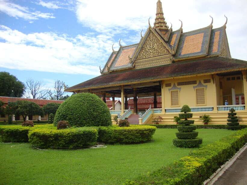 Best of Phnom Penh: Half-Day Private City Tour - Royal Palace Grounds: Norodom’s 1866 Compound and What to Watch For
