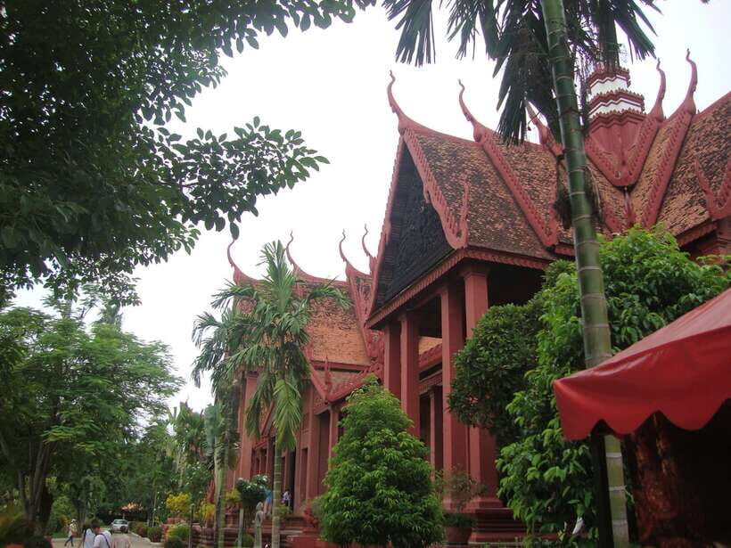 Best of Phnom Penh: Half-Day Private City Tour - Silver Pagoda: The 5,000 Silver Tiles and the Famous Buddhas