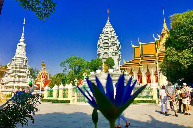 Cambodia 7 Days Private Tour from Angkor Temples to Coastline - Tonle Sap and Kampong Phluk: a boat ride that changes your pace