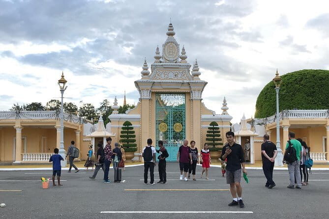 Classic Phnom Penh City Full Day Tour - Champey Academy of Arts: a short show that changes the mood