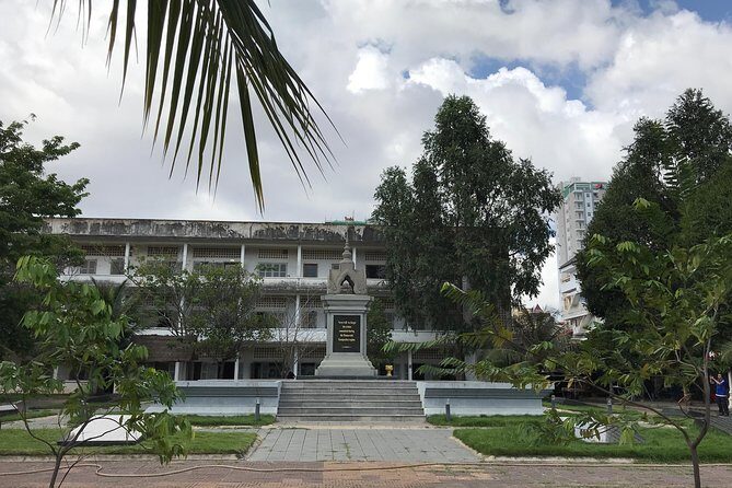 ( Free eSim) Phnom Penh Historical Full Day Tour - Stop 2: Tuol Sleng Genocide Museum (S-21) and the emotional weight of a school turned prison