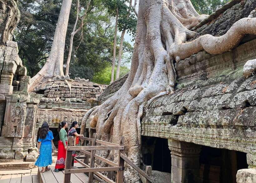 From Phnom Penh: Angkor Wat, Bayon, and Ta Prohm Day Trip - The biggest strengths: drivers, guide storytelling, and photo help