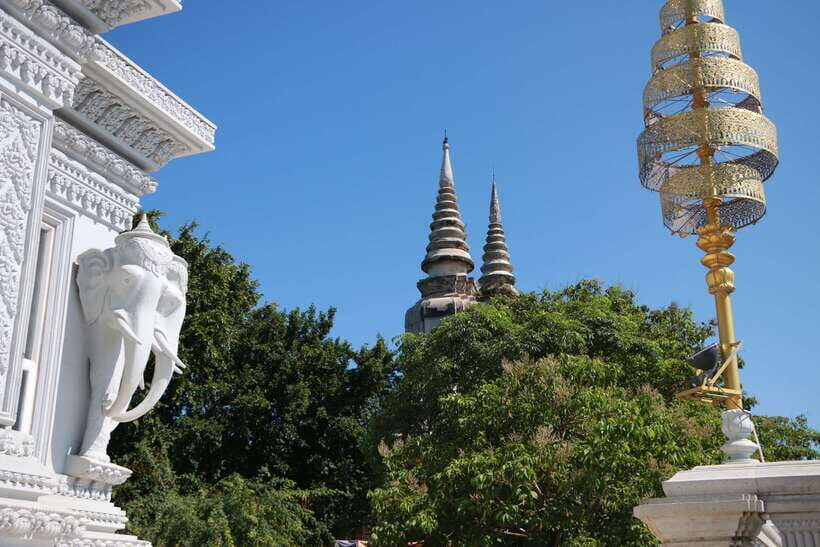 From Phnom Penh: Oudongk Mountain and Koh Chen Island Tour - Getting Out of Phnom Penh: What the 6-Hour Rhythm Feels Like