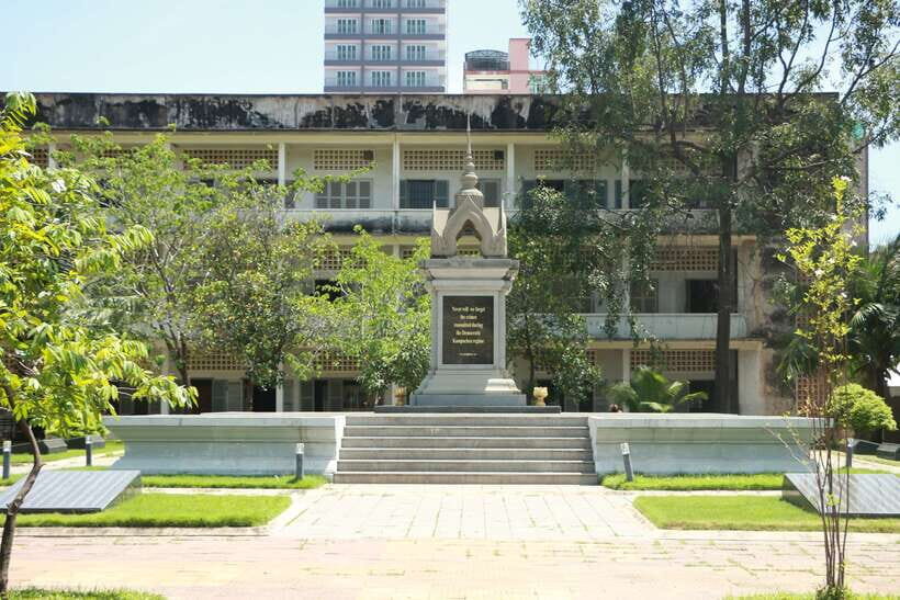 Full Day Phnom Penh City Tour with Private vehicle and guide - Russian Market: A Real Break for Shopping and Snacks