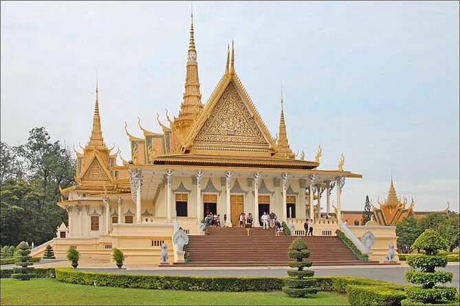 Full-Day Phnom Penh City Tours - Choeung Ek Genocidal Center: where the landscape becomes testimony
