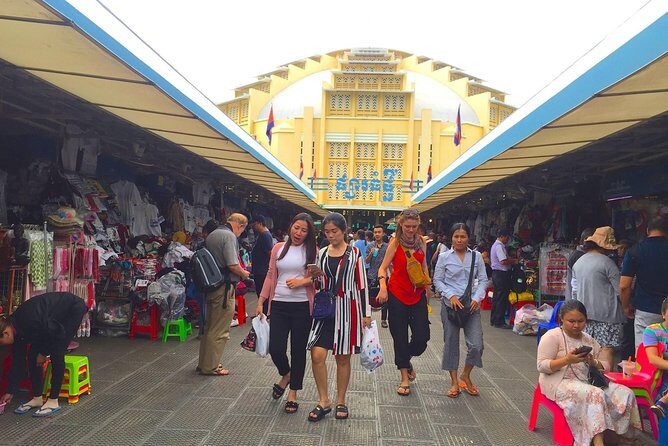 Full-Day Phnom Penh Sightseeing Tour & Killing Field - Stop 3: Wat Phnom hilltop climb and city views