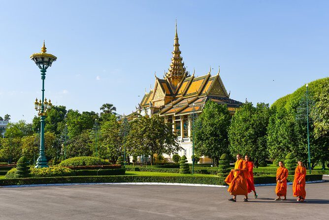 Full-Day Phnom Penh Sightseeing Tour & Killing Field - Stop 5: Choeng Ek Killing Fields and a second wave of context