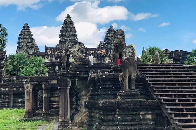 Full Day Tour Phnom Penh to Siem Reap Taxi, Angkor Visit & Return - Who should book this one-day Angkor Wat road trip