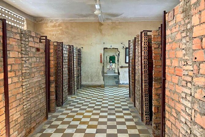 Half-Day Phnom Penh City Tours - Royal Palace complex: active royal grounds, not a dead museum