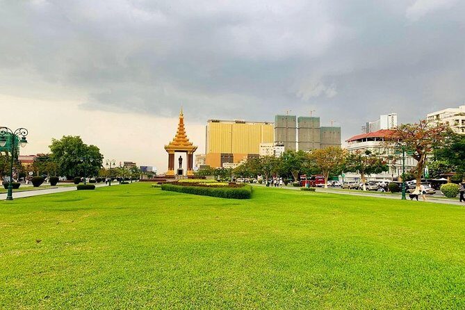 Half-Day Phnom Penh City Tours - Independence Monument as a calm starting point