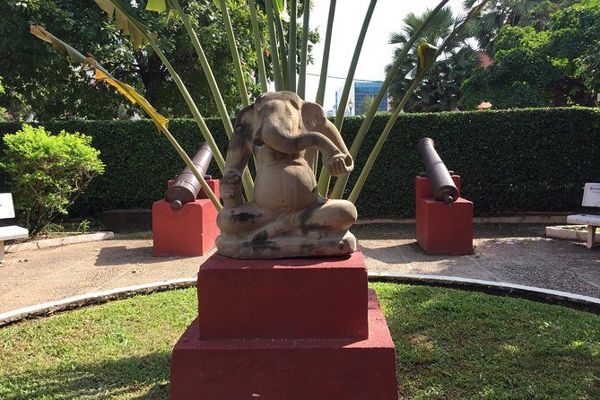 Half-Day Royal Palace, Wat Phnom & Independence Monument Tour - The Smey Factor: Why the Guide Makes This Tour Feel Worth It
