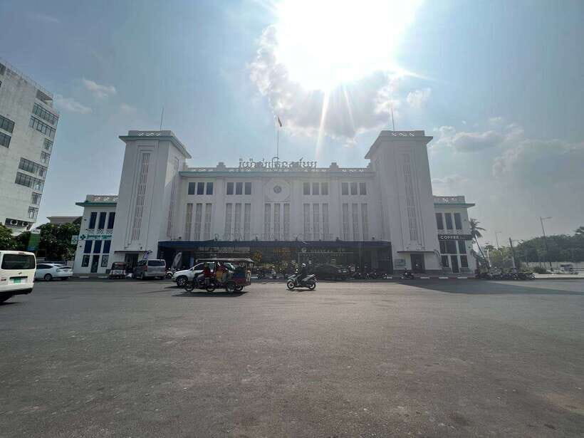 Heritage tour of Phnom Penh in electric bus - Should You Book the Phnom Penh Heritage Tour on an Electric Bus?
