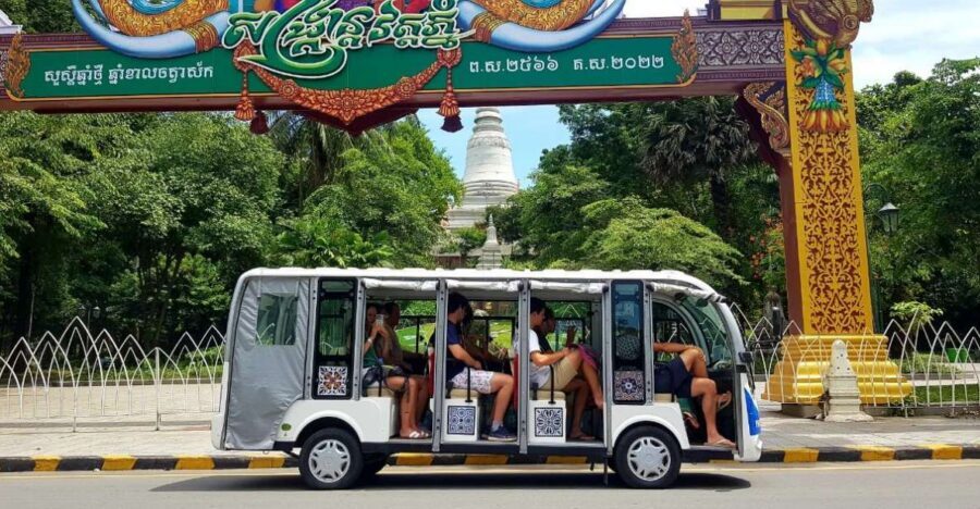Heritage tour of Phnom Penh in electric bus - 19 Stops, 22 Sites: What the Route Feels Like in Real Time
