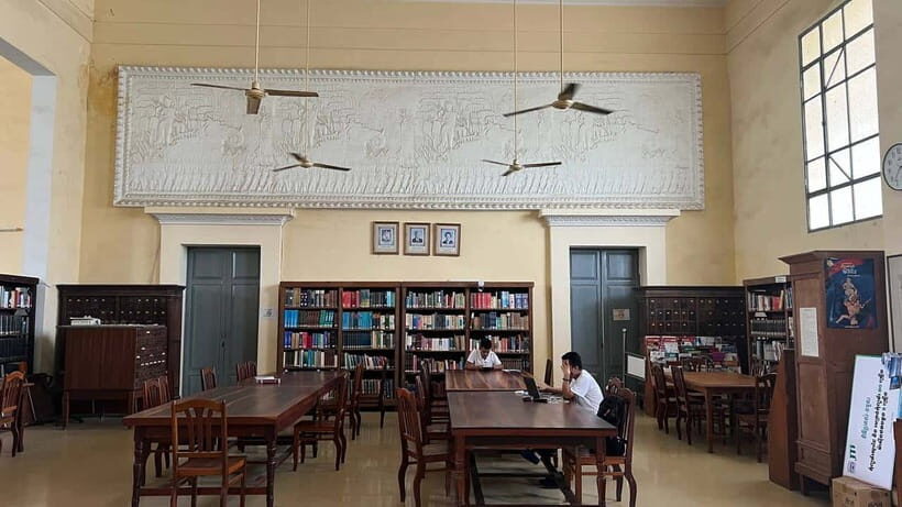 Heritage tour of Phnom Penh in electric bus - Walk-In Highlights: Hokkien Temple, National Library, Royal University