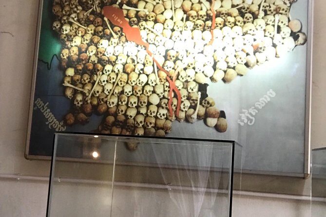 Khmer Rouge, genocide museum &killing field tour - Russian Market: a quick dose of everyday Phnom Penh