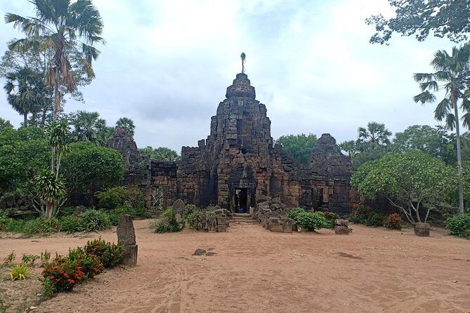 Killing Field & Paddy Rice Fields Tuk Tuk Adventure - Choeung Ek Genocidal Center: one audio tour, no light mood