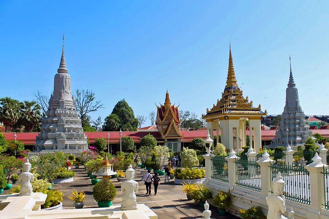 MotoGirl - Day Tour - Stop 1: Royal Palace in About 45 Minutes