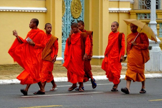 One Day Private Guide Tours History in Phnom Penh Incl. admission - One Day Private Guide Tours: how the long day actually feels