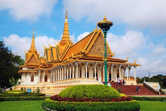 One Day Private Guide Tours History in Phnom Penh Incl. admission - Price and logistics: what $128.21 buys you