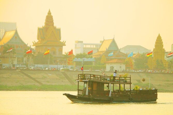 Oudong and Koh Chen Island - Full Day Cruise & Tour with English speaking guide - Floating life and riverbank farms: why the cruise part matters