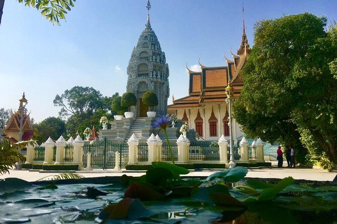 Oudong Mountain and Phnom Penh Full Day Private Tour - Independence Monument and the Norodom Sihanouk memorial stop