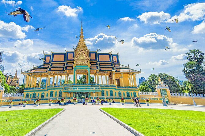 Oudong Mountain and Phnom Penh Full Day Private Tour - Koh Chen Island: where bronze work makes noise and souvenirs