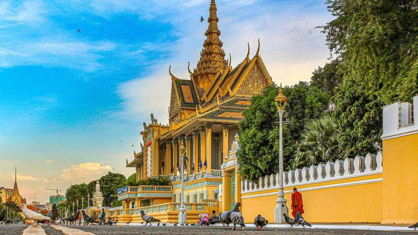 Oudong Mountain & Phnom Baset Private Tours from Phnom Penh - Markets and everyday life: Khmer Food Market and how the day stays human