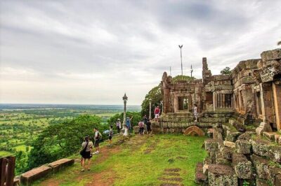 Phnom Chisor & Tonle Bati Private Tours from Phnom Penh - Phnom Chisor (Prasat Phnom Chisor): Sri Suryaparvata and the view that makes it worth it