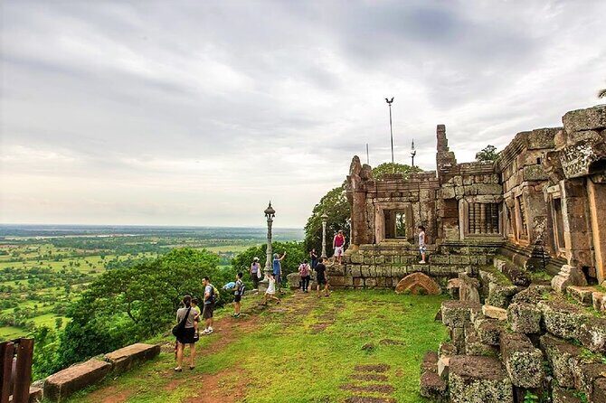 Phnom Chisor & Tonle Bati Private Tours from Phnom Penh - Phnom Chisor (Prasat Phnom Chisor): Sri Suryaparvata and the view that makes it worth it