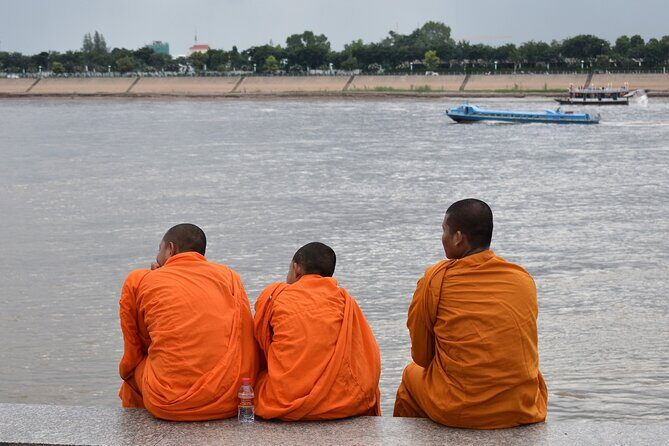 Phnom Pehn City Must See Highlight Guided Tour - Saint 368 for Cafes and Cooling Down