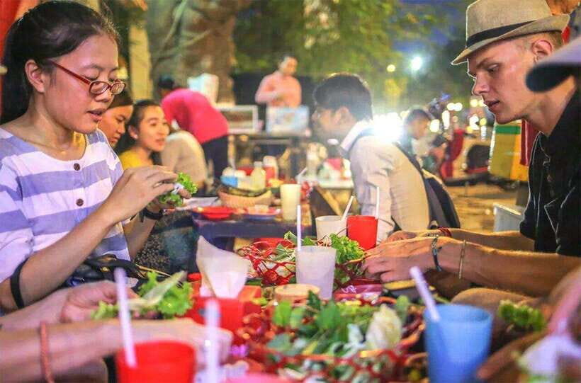 Phnom Penh: 9 Exciting Spots Evening Tuk-Tuk Tour - Night Market Time and the Dinner Reality Check