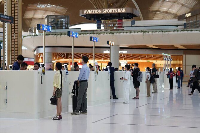 Phnom Penh Airport (KTI) Private Hotel Pickup or Drop-off - Private ride for up to 3: ideal for families and small groups
