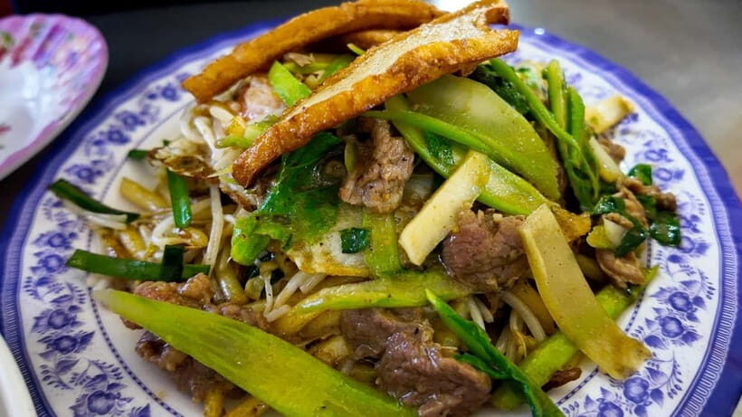 Phnom Penh: Authentic Walking Food Tour with Local Guide - Food stop 1: a family-run dinner moment and first taste hits
