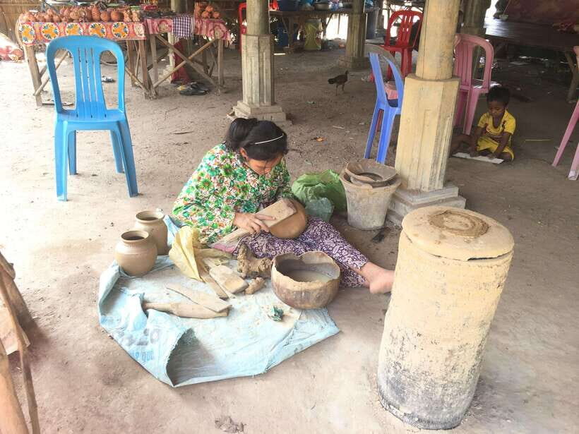Phnom Penh - Battambang Transfer Plus Stop Sightseeing - Kampong Chhnang Along the Route: Where Craft Time Fits