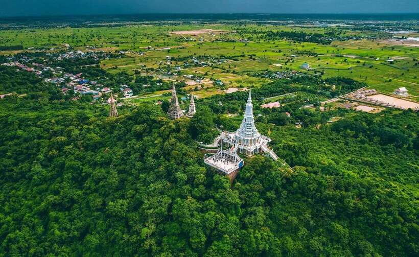 Phnom Penh - Battambang Transfer Plus Stop Sightseeing - Oudong Mountain Steps: Temples, Stupas, and the Big Views