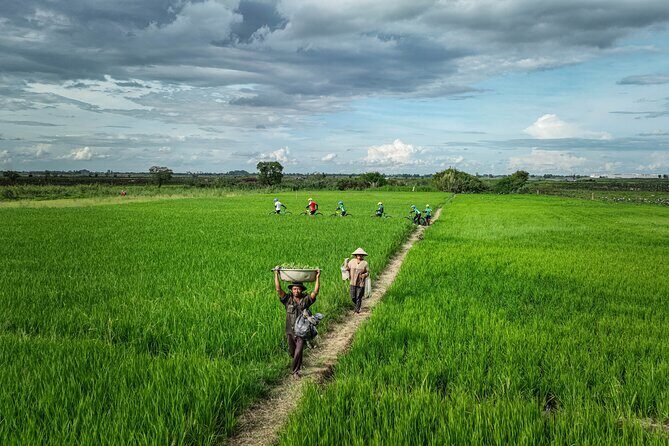Phnom Penh Bike & Boat Sunset Tour / E-Bike Available - Prek Bongkong Pagoda: religion, stories, and community context