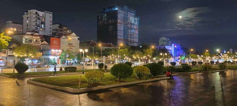 Phnom Penh: City Sights Evening or Half day Tour by Tuk Tuk - National Museum (outside) and the value of quick context