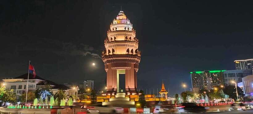 Phnom Penh: City Sights Evening or Half day Tour by Tuk Tuk - Tuk-tuk comfort and safety in Phnom Penh traffic