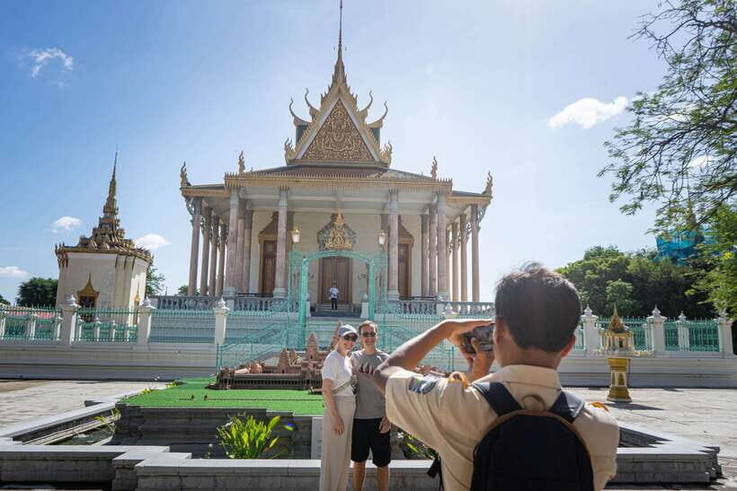Phnom Penh City & Silk Island Full Day Tour by Tuk Tuk - Independence Monument and Phsar Thmey Central Market