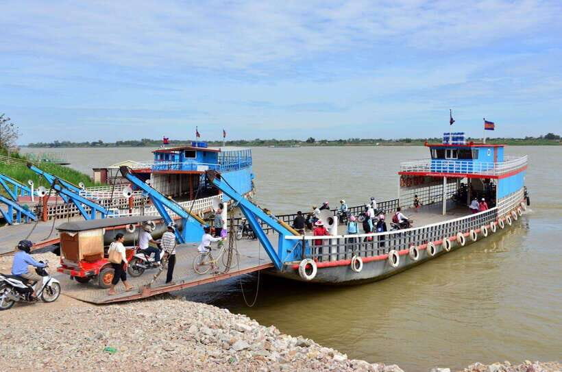 Phnom Penh: City & Silk Island Full or Half Day Tour - Central Market and Wat Phnom: city energy plus a small climb