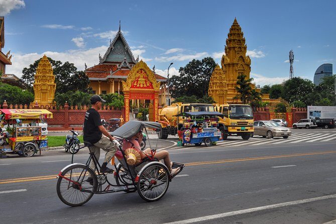 Phnom Penh city Tour by Cyclo - Phnom Penh by Cyclo: the fastest way to get your bearings
