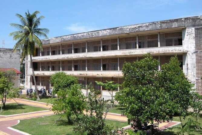 Phnom Penh City Tour, Silver Pagoda, Genocide Museum, Killing Fields - Choeung Ek Killing Fields: Walking Green Grounds With Hard Context